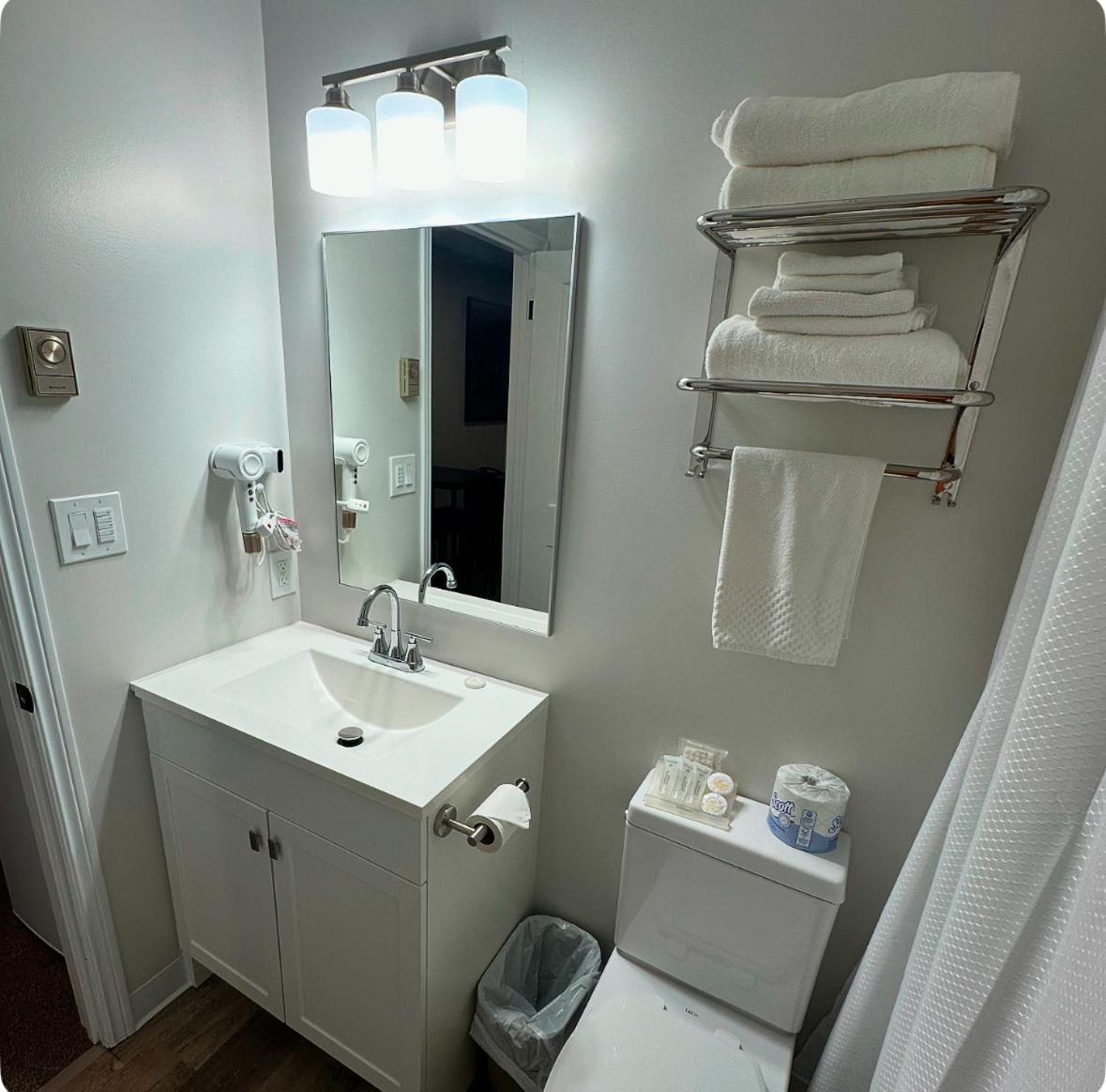 Manitoulin Inn Mindemoya Εξωτερικό φωτογραφία