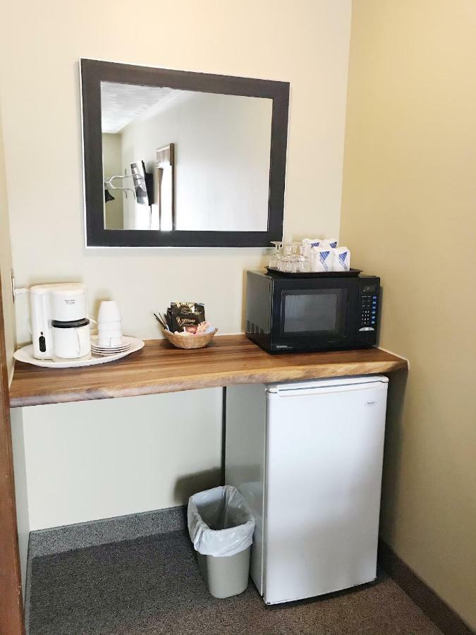 Manitoulin Inn Mindemoya Εξωτερικό φωτογραφία